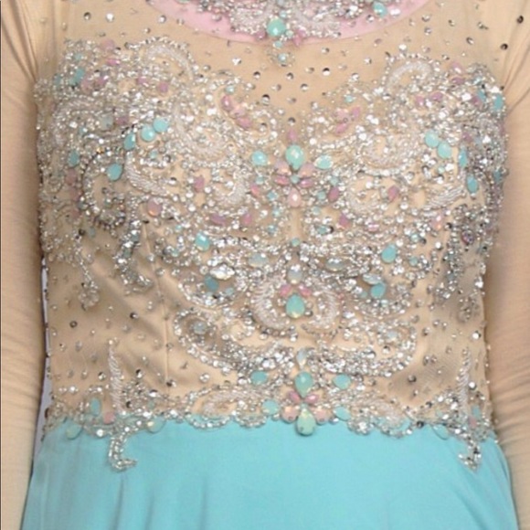 Formal evening gown, like new - Picture 1 of 8